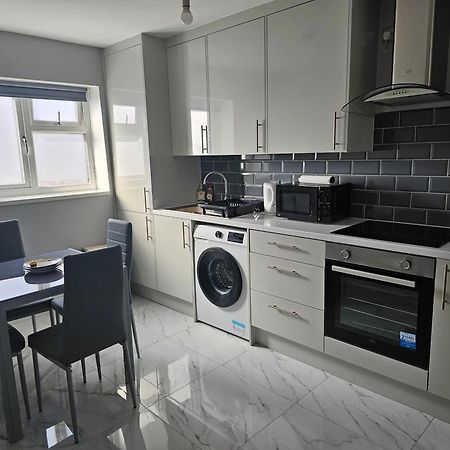 Potters Hideout- 2 Bedroom 2 Bathroom Apartment Watford  Exterior photo