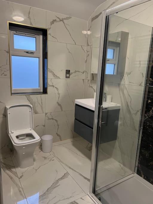 Potters Hideout- 2 Bedroom 2 Bathroom Apartment Watford  Exterior photo